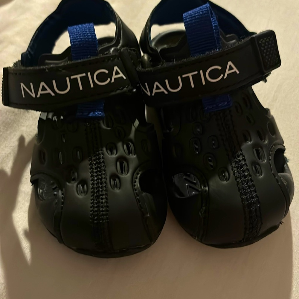 Kids size 4 Nautica sandals, closed toe strapped heel Velcro, black cobalt blue